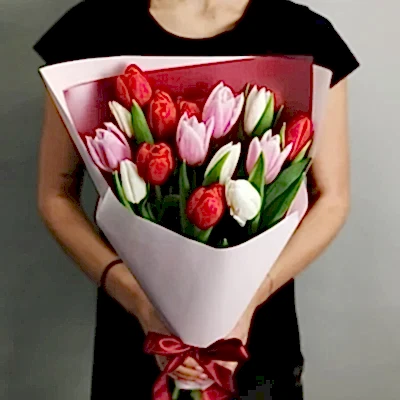send bouquet tulips to Lara