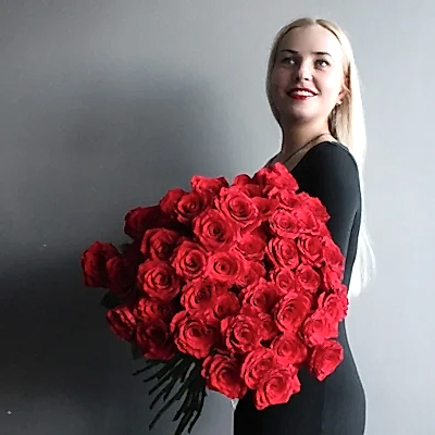 send bouquet flower to lara